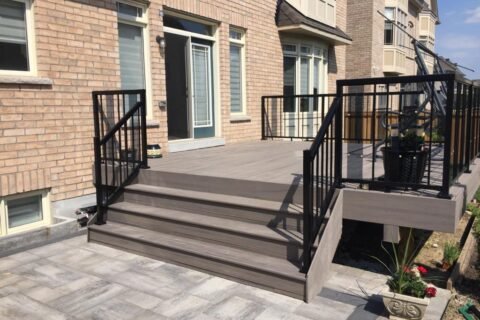 Composite Deck with Aluminum Railing